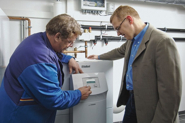 Am besten sollten Wärmepumpe, Zubehör und Bohrung aus der Hand eines einzigen Unternehmens kommen. Der ausführende Fachhandwerker kann so auf seinen gewohnten Ansprechpartner beim Heiztechnikhersteller zurückgreifen