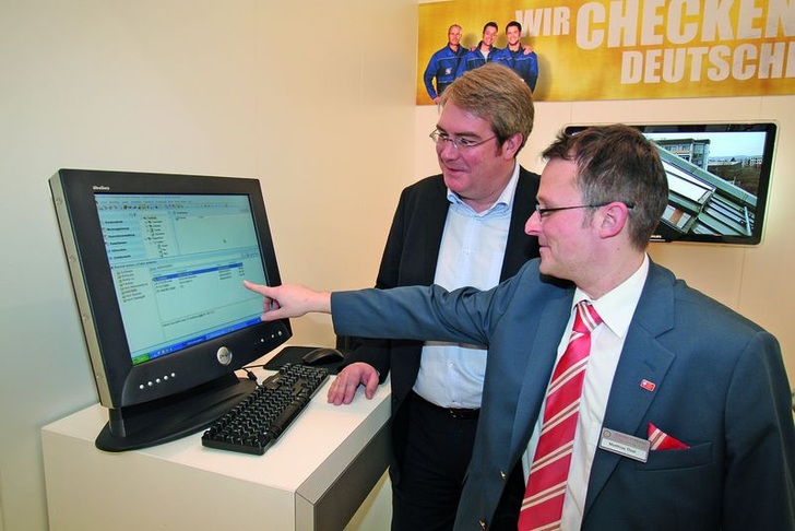 Willst Du viel, frage Thiel! VDS-Geschäftsführer Jens Wischmann (l) und Matthias Thiel, betriebswirtschaftlicher Referent im ZVSHK und im ISH-Beratungsgespräch