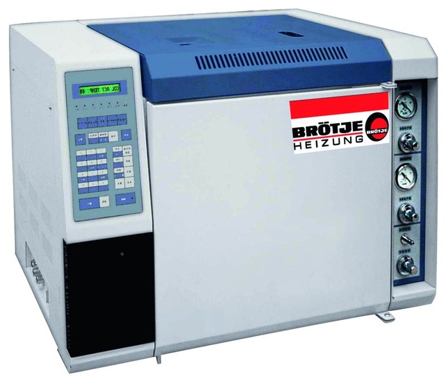 Im tiefsten Sauerland von den Redaktionen der SBZ und des SBZ-Monteurs entdeckt: Der Brötje-Erlkönig mit revolutionären Wirkungsgrad - © SBZ
 Im tiefsten Sauerland von den Redaktionen der SBZ und des SBZ-Monteurs entdeckt: Der Brötje-Erlkönig mit revolutionären Wirkungsgrad