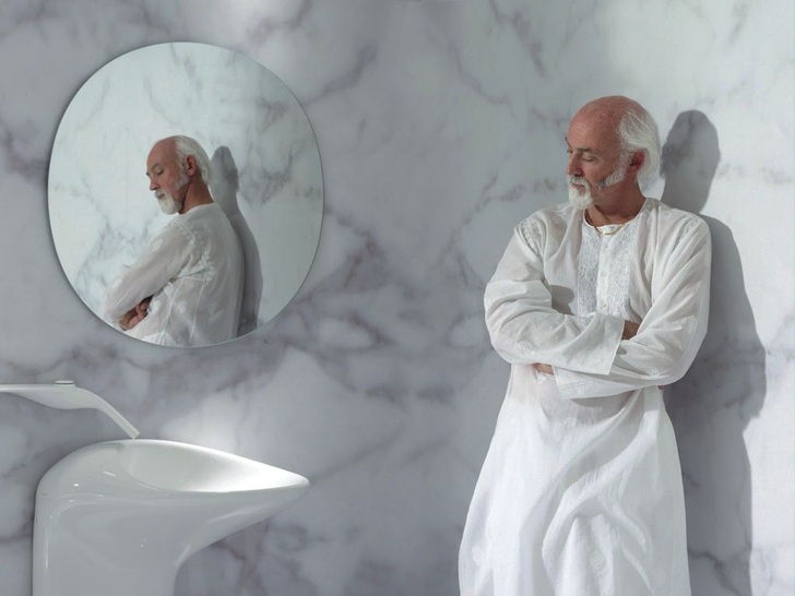 Ross Lovegrove gilt als ­Visionär, der mit ­seinen Arbeiten die Materialität unserer ­dreidimensionalen Welt zu verändern scheint