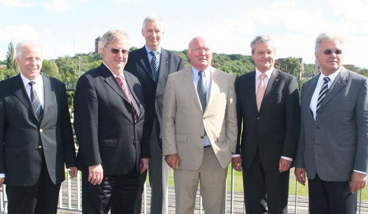 Der neue Vorstand des ZVSHK (v.l.) Rolf Richter, Fiedrich Budde, Ulrich Kössel, Dieter Lackmann, Vizepräsident Manfred Stather und Präsident Werner Obermeier - © SBZ
