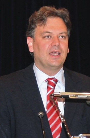 Hauptgeschäftsführer Dr. Wolfgang Schwarz forderte die Schornsteinfeger zum fairen Wettbewerb unter den veränderten gesetzlichen Gegebenheiten auf