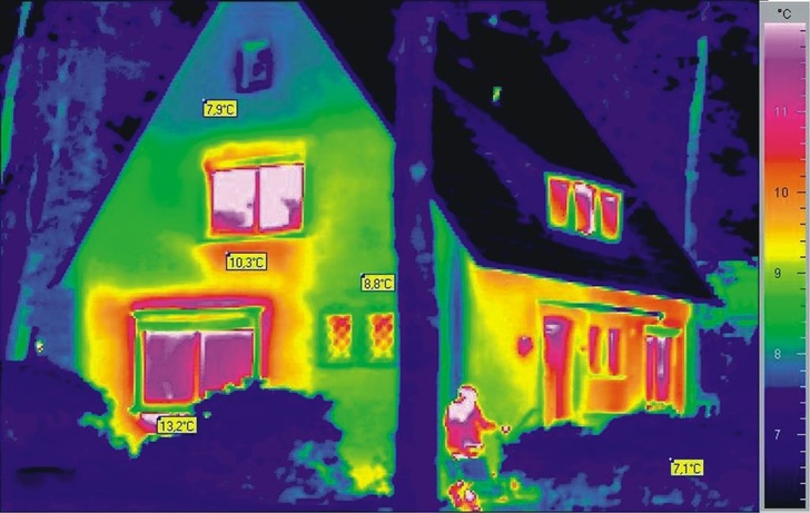 Die Wärmeabgabe eines Hauses, sichtbar gemacht durch Thermografie - © Verband Privater Bauherren, Meppen
