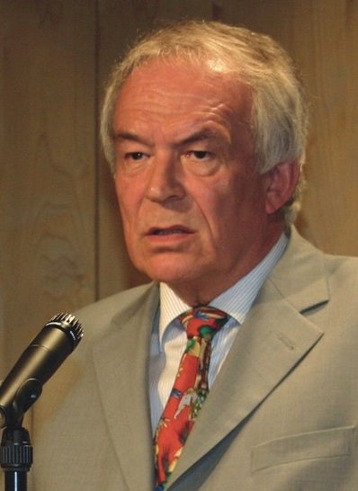 Prof. Heribert Schmitz führte die Teilnehmer weg von den konkreten Alltagssorgen und zeigte die globalen Zusammenhänge von Ressourcen, Umweltschutz und Arbeitsmärkten auf