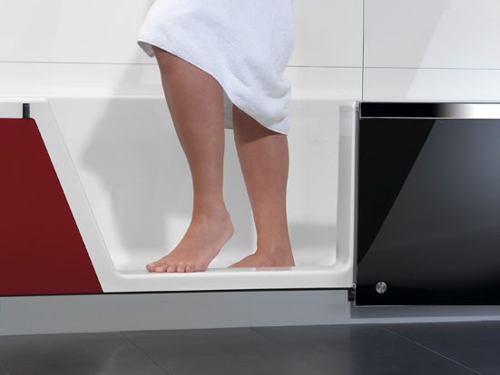 Förderfähig: Bade-Duschkombinationen wie die Easy-in mit motorgetriebener Schiebetüre von Repabad