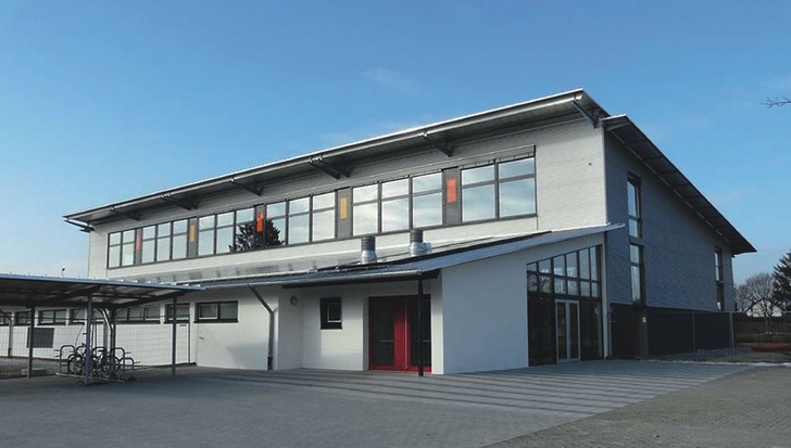 Beim Neubau der Sporthalle setzte die Albecker-Tor-Schule in Langenau auf ein Flächenheizsystem.
