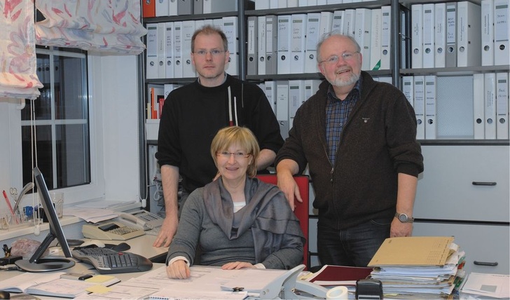 Engagement und Kompetenz sind die Basis ihres Erfolgs: SHK-Inhaberfamilie Stefan, Rosemarie und Peter Ellies (v. l.).