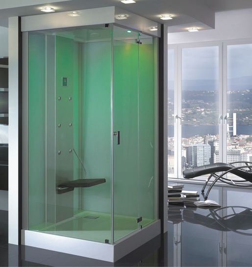 2 in 1: Mit Sense Ease stellt ­Hoesch eine Kombination Dampfbaden und Duschen vor — inklusive Massage und Lichttherapie.