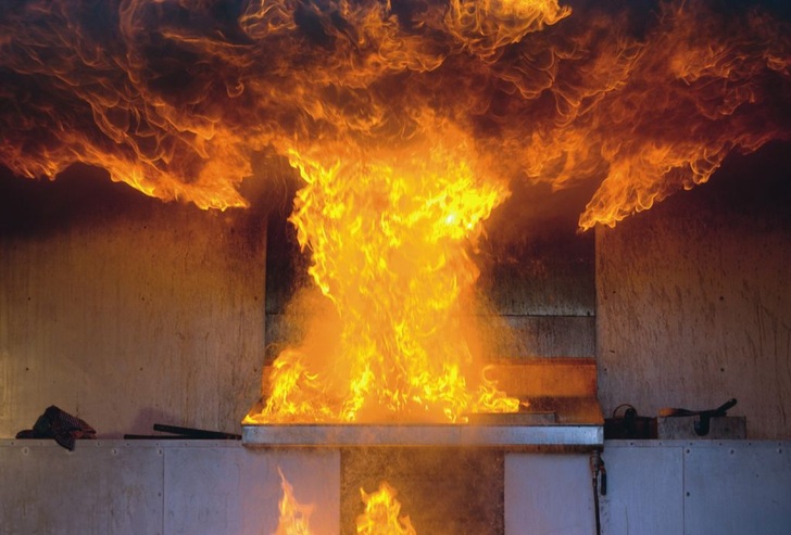 Brandschutzmaßnahmen müssen der Ausbreitung von Feuer und Rauch wirksam vorbeugen.