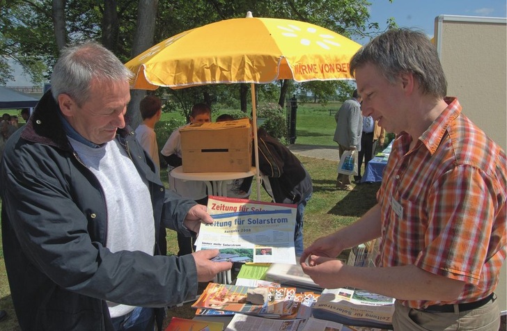 Der Bundesverband Solarwirtschaft ­unterstützt die Veranstaltungen mit umfangreichen Materialien wie Solarzeitungen für ­Endgebraucher.