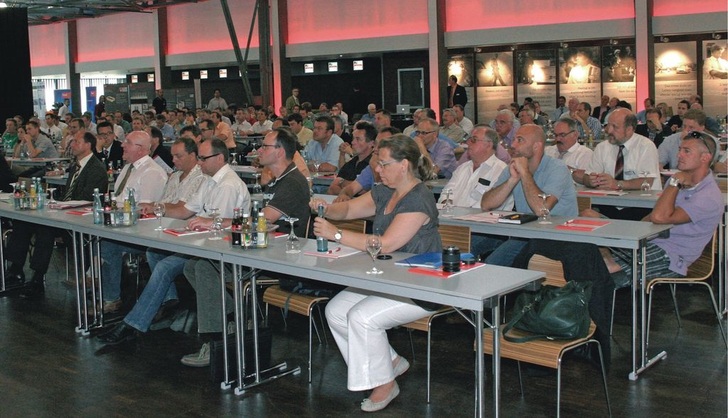 Etwa 150 Teilnehmer aus SHK-Handwerk und Mineralölhandel informierten sich über die neuesten Entwicklungen auf dem Gebiet der Ölheizung.