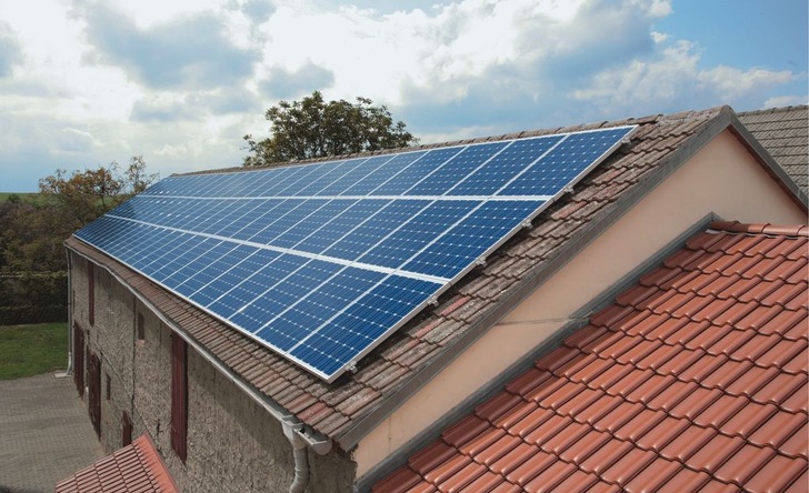 Photovoltaik für den Eigenbedarf lohnt sich auch für Gewerbebetriebe. - © Conergy
