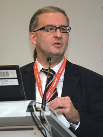 Karl-Heinz Remmers, ­Vorstandsvorsitzender und Gründer der Solarpraxis, eröffnete das 11. Forum ­Solarpraxis in Berlin. - © Solarpraxis AG/Therese Aufschlager
