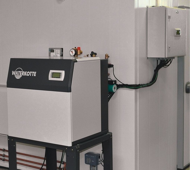 Monovalente Luft-Wärmepumpe (Typ Ai1QL) in der Kältekammer auf dem Prüfstand.