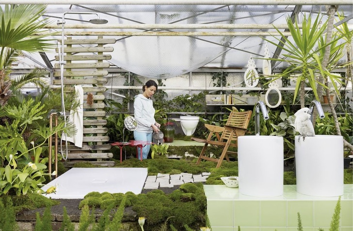 Im Green Bathroom soll die Vision eines Bade­zimmers verwirklicht werden, das sich durch Nachhaltigkeit bei der Wahl der Materialien, des Designs und der Wassertechnik zur Natur bekennt.