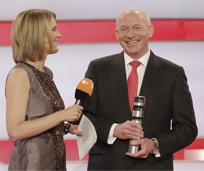 Hohe Auszeichnung für Dr. Martin Viessmann, hier mit Fernsehmoderatorin Marietta Slomka bei der Verleihungsgala.