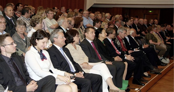 Der FV-Vorsitzende Manfred Stather konnte zur öffentlichen Mitgliederversammlung zahlreiche Persönlichkeiten aus Politik, Handel und Industrie begrüßen.