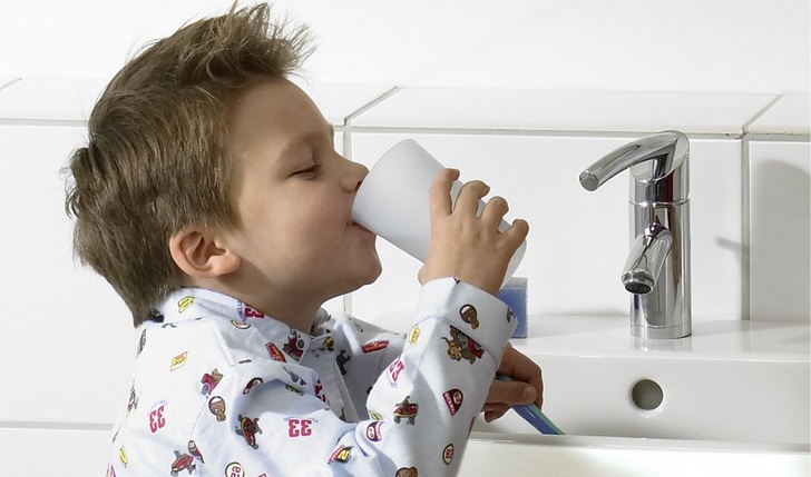 1 Der Gesetzgeber legt mit der Trinkwasserverordnung neue Grenz- und Richtwerte fest, damit Trinkwasser unter allen Bedingungen und von allen Personen — auch von Säuglingen und Kleinkindern — bedenkenlos konsumiert werden kann.