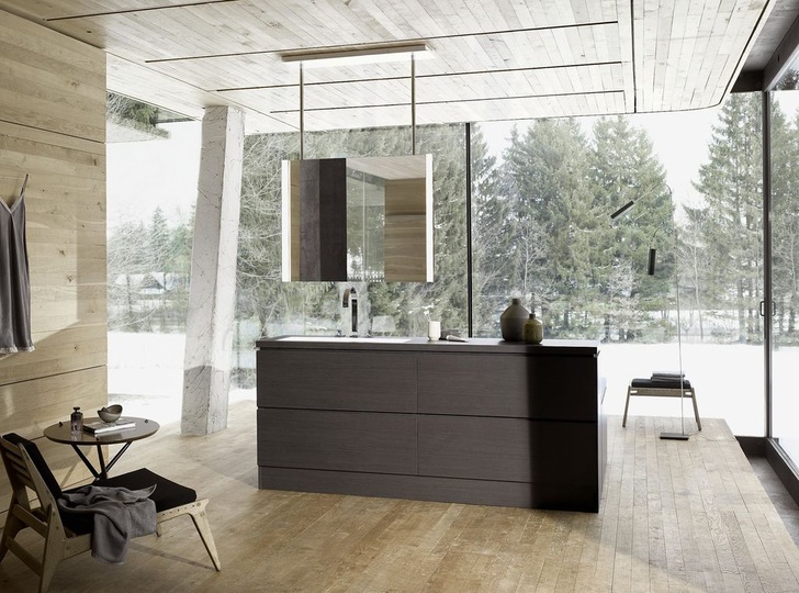 1 Moderne Glasarchitektur braucht innovative Lösungen. Vom freistehenden Waschplatz kann man den Ausblick genießen — und dem Wohnzimmerfeeling steht nichts mehr im Weg.