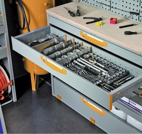 Zum StoreVan-Programm gehören Schubladen mit einer Breite bis zu 1225 mm, die für eine Tragkraft von 80 kg zugelassen sind. - © Fami
