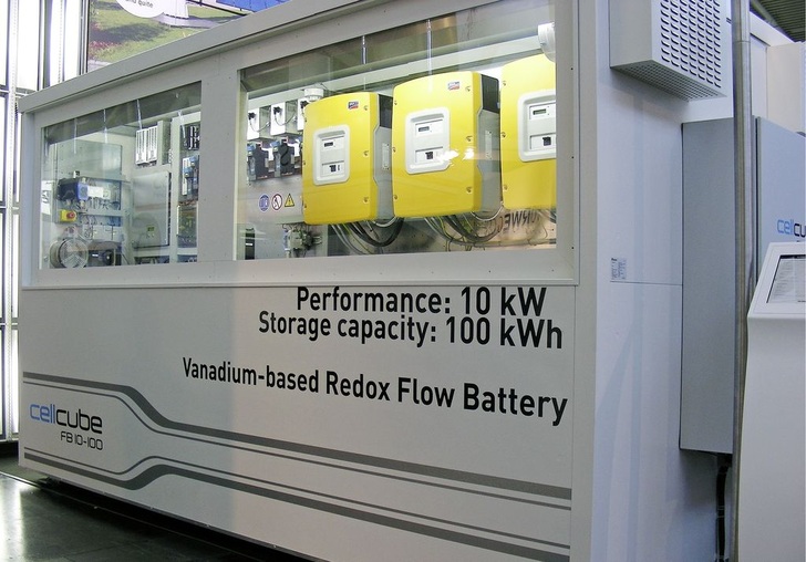 Großbatterien wie die Redox-Flow-Batterie von Gildemeister gelten als Schlüsseltech­nologie in der zukünftigen Stromversorgung.