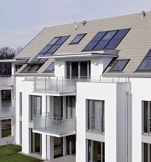 Velux-Solarkollektoren integrieren sich harmonisch ins Dach. - © Foto: Velux Deutschland GmbH
