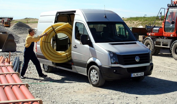 Der mittlere Radstand bei mittelhohem Dach (Stehhöhe 190 cm) gilt im Handwerksbetrieb als guter Kompromiss. Gut 10 m³ und mehr als 1300 kg Nutzlast können dann drin sein.