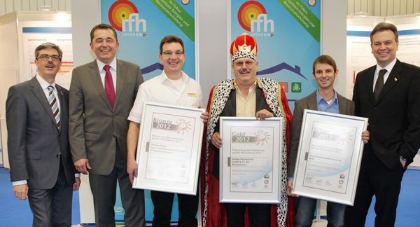 Verleihung Solarkönig 2012: (v.l.): GHM-Chef Dieter Dohr, Michael Hilpert, Bayerns LIM Michael Hilpert, Thomas Staiger (Bronze), Solarkönig Johann Kneipp (Gold) Matthias Irrgang (Silber) und Bayern HGF Dr. Wolfgang Schwarz