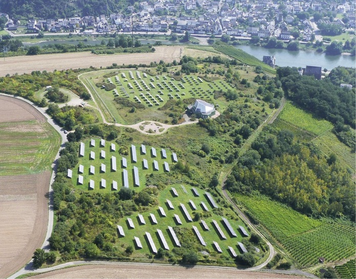 Vor zwei Jahren hat die Solar­fachfirma dieses Testgelände ­erworben und führt nun eigene Messungen und Experimente aus.