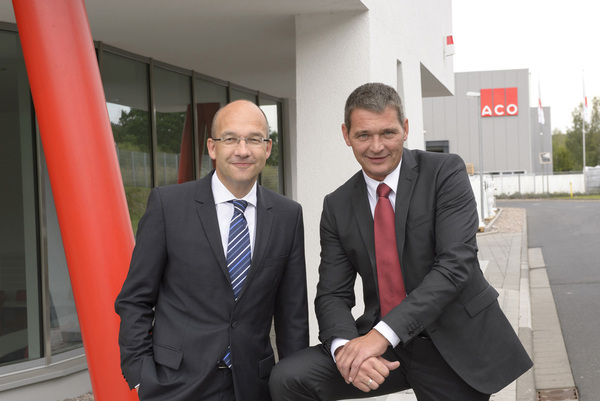 Setzen auf eine partnerschaftliche Zusammenarbeit mit Handel, Planer und Fachhandwerk: Peter Fröhlich, Geschäftsführer ACO Haustechnik (l.) und Manfred Freytag, Vertriebsleiter.