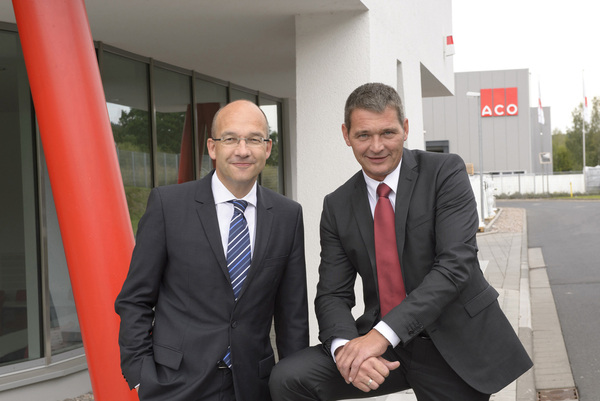 Setzen auf eine partnerschaftliche Zusammenarbeit mit Handel, Planer und Fachhandwerk: Peter Fröhlich, Geschäftsführer ACO Haustechnik (l.) und Manfred Freytag, Vertriebsleiter. - © ACO Haustechnik
