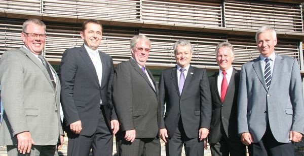 Alter und neuer Vorstand des ZVSHK: Norbert Borgmann, Michael Hilpert, Präsident Manfred Stather, Vize Friedrich Budde, Fritz Schellhorn und Ulrich Kössel
