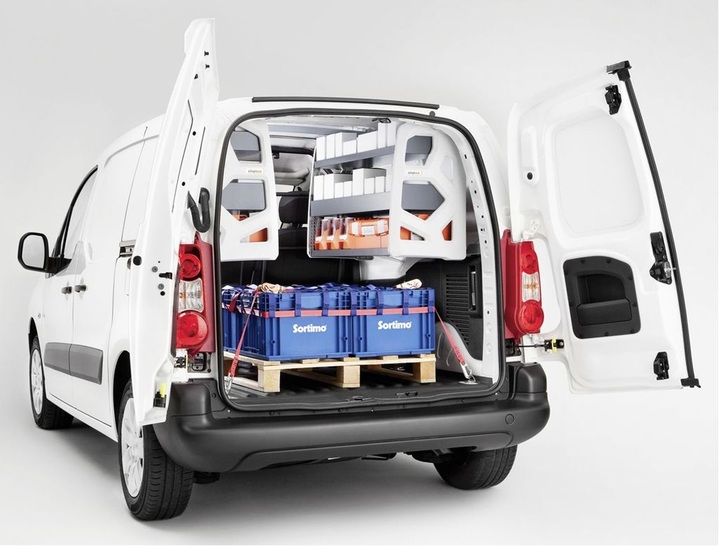 Der Berlingo-Kastenwagen ist mit der Fahrzeugeinrichtung ­ Simpleco von Sortimo eine praktische Transportlösung für Handwerks­betriebe.