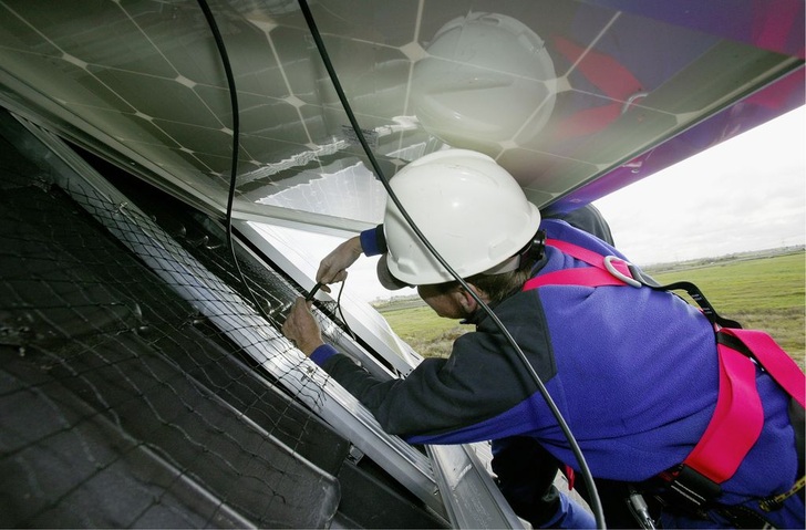 Der Kunde hat an seiner Solaranlage nur dann lange Freude, wenn die Montagequalität stimmt. Funktioniert die Statik? Bleibt das Dach dicht? Ist die Anlage wartungsfreundlich? Ist die Elektrik leicht zugänglich?