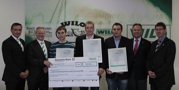 Die Sieger des praktischen Leistungswettbewerbs durften sich über Ihre Gewinne freuen v.l.: Carsten Krumm, WILO SE, Udo Kunz, WILO SE, Jens Becker, Jan Niklas Thiem, Tobias Heidrich, LIM Hans-Joachim Hering und Hans-Peter Sproten, Hauptgeschäftsführer des Fachverbandes.