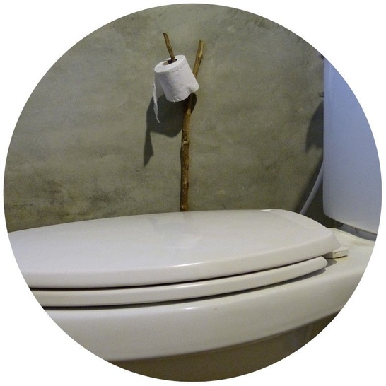 Im Thai-Jungle-WC gab es einen biologisch ­abbaubaren Papierrollenhalter.