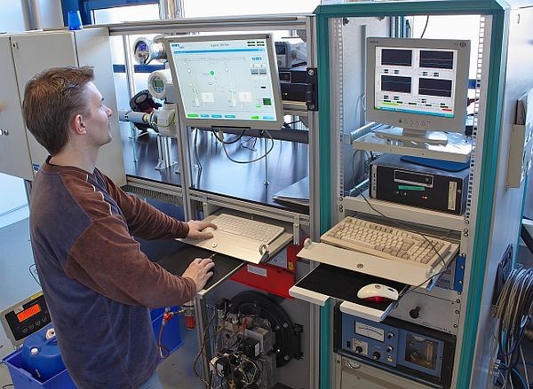 Ein neuer Prüfstand mit unterschiedlichen Öl-Heizgeräten am OWI Oel-Waerme-Institut ermöglicht den Test von Brennstoffen und Additiven sowie Vergleiche von Kesselwirkungsgraden.