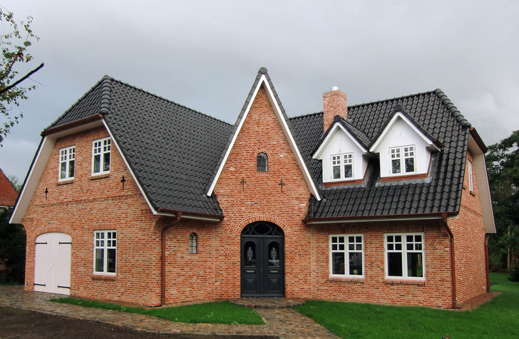 In diesem neu erbauten Gästehaus bei ­St. Peter-Ording erfolgt der Vereisungsschutz der Lüftungsanlage durch Vorwärmen über einen Solewärmetauscher im Erdreich.