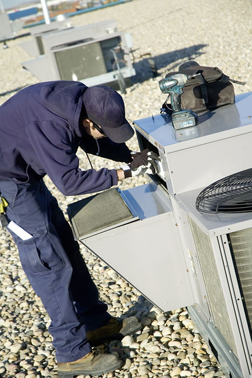 Für Klimaanlagen, die vor dem 1.10.1995 in Betrieb genommen wurden, ist die Frist für die ­energetische Inspektion bereits abgelaufen. - © Foto: Hemera/thinkstockphotos
