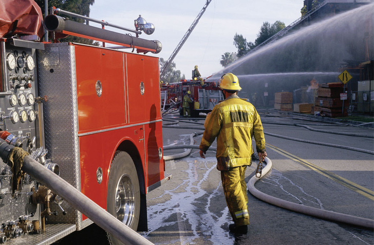 Löschwasseranlagen in Gebäuden sollen dazu beitragen, dass man solche Bilder nicht so oft sehen muss.