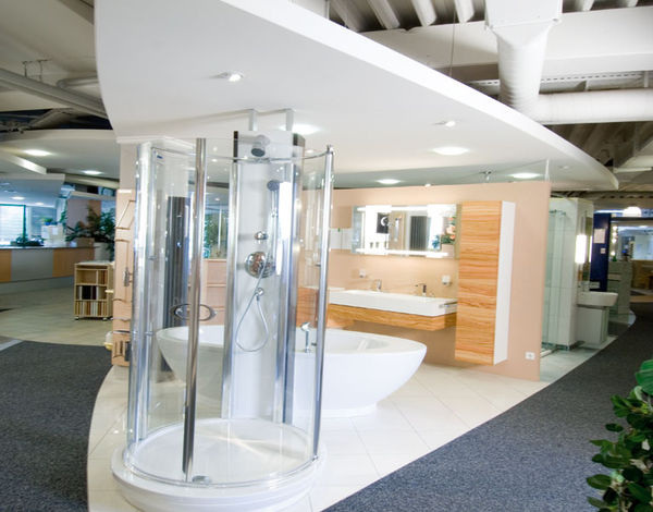 Ausstellung und Fachberatung bieten dem SHK- und Elektro-Fachhandel einen zentralen Wettbewerbsvorteil, um sich von fachfremden Anbietern und Online-Händlern wirksam abzuheben.