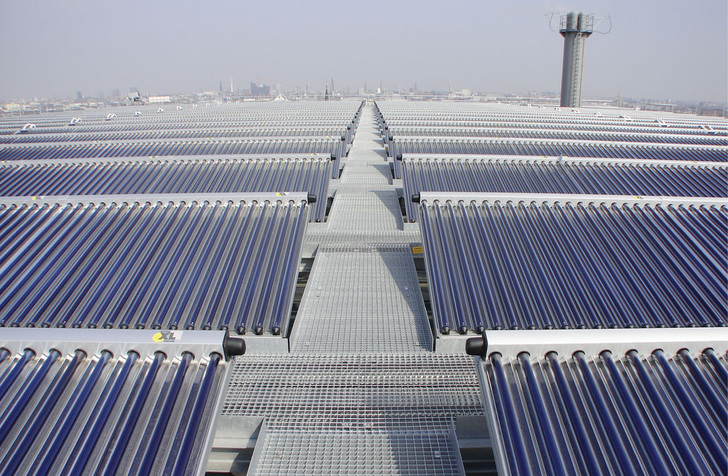 Der Energiebunker Wilhelmsburg in Hamburg ist mit ­einer Fläche von 1348 m² laut Ritter XL Solar die größte Vakuumröhrenkollektoranlage in Deutschland.