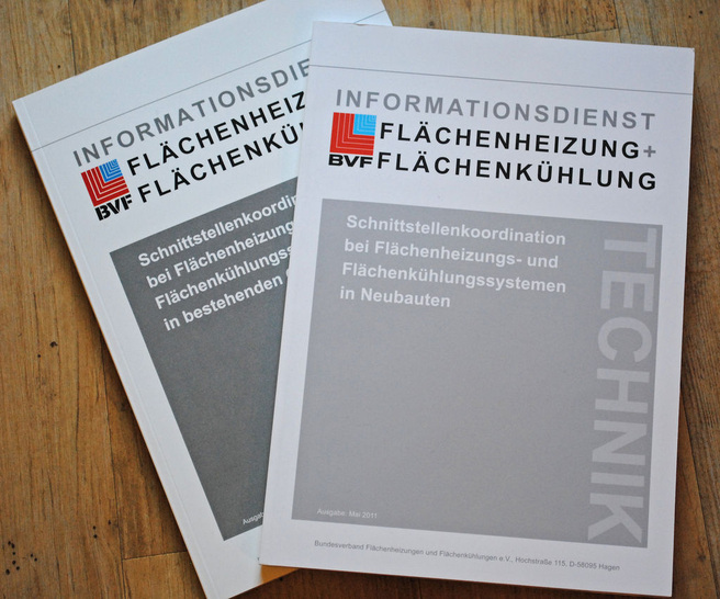 Eine Hilfe zur Schnittstellenkoordination bei Flächenhei-zungs- und Flächenkühlungssystemen in bestehenden Gebäuden sowie im Neubau: die Informationsbroschüren des BVF. - © Bild: Bundesverband Flächenheizungen und Flächen-kühlungen e. V., Hagen
 Eine Hilfe zur Schnittstellenkoordination bei Flächenhei-zungs- und Flächenkühlungssystemen in bestehenden Gebäuden sowie im Neubau: die Informationsbroschüren des BVF.