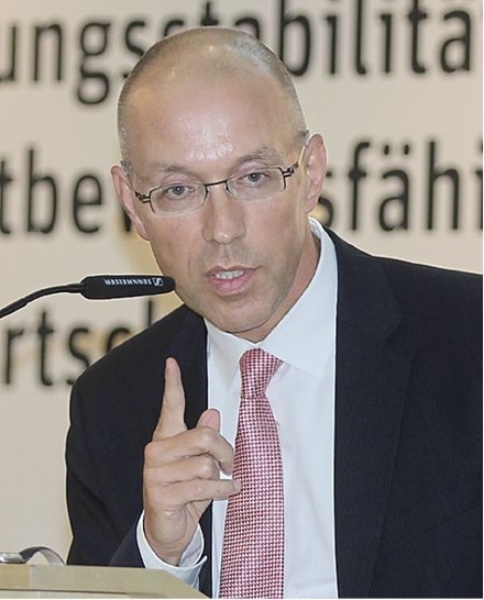 EZB-Direktor Jörg Asmussen bei seinem Vortrag über Währungsstabilität, Wettbewerbsfähigkeit und Wirtschafts­union als Europas Fundament.