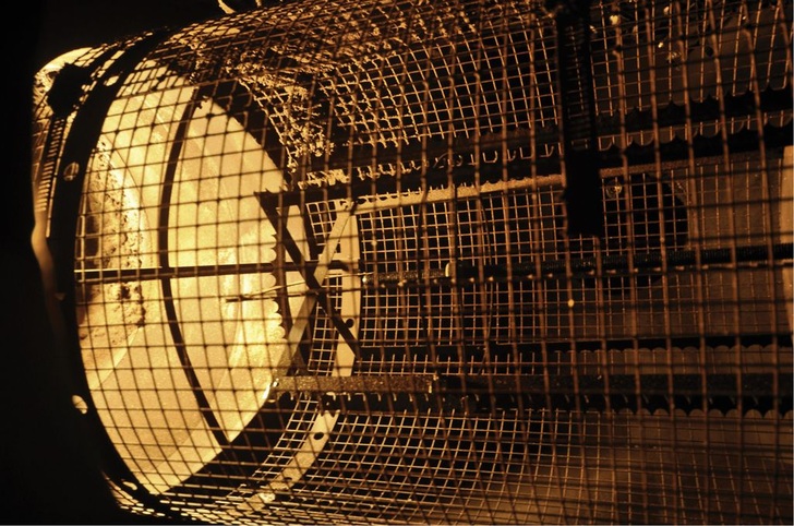 Elektrode des elektrostatischen ­Feinstaubfilters AL-Top von Schräder. Hier werden die Staubteilchen elektrostatisch aufgeladen. In der nachfolgenden Filterschüttung werden die Teilchen angelagert und regelmäßig durch Wasser abgesprüht.