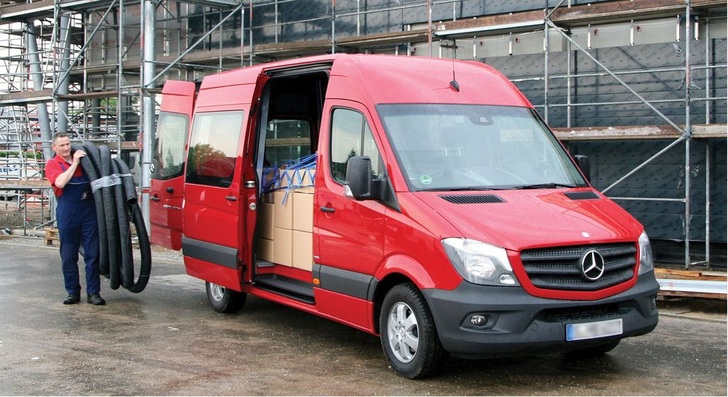 Der Sprinter für das Modelljahr 2014 mit seinen Dieselmotoren der strengen Abgasstufe Euro VI ist jetzt verfügbar. Statt einem Vierzylinder mit 163 PS können in der Cityregion bereits 95 PS ausreichen.