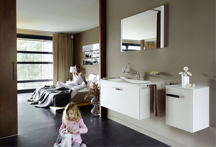 Das Bad wird immer häufiger als Lebensraum mit direktem Anschluss an andere Wohnbereiche gestaltet. Produkte wie das Waschtischsortiment Royal Universe von Keuco bieten dafür den produkttechnischen Kanon.