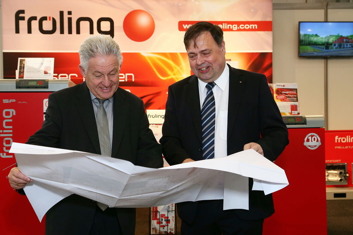 v.l.: Fröling-GF Dr. Ernst Hutterer mit dem OÖ. Landeshauptmann Dr. Josef Pühringer.