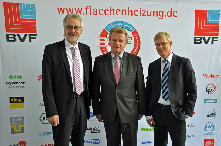 Laden wieder zum Symposium nach Berlin ein: Der BVF-Vorstand mit Heinz-Eckard Beele, dem Ersten Vorsitzenden Ulrich Stahl und Michael Muerköster (v.l.). - © Bild: Bundesverband Flächenheizungen und Flächenkühlungen, Hagen
