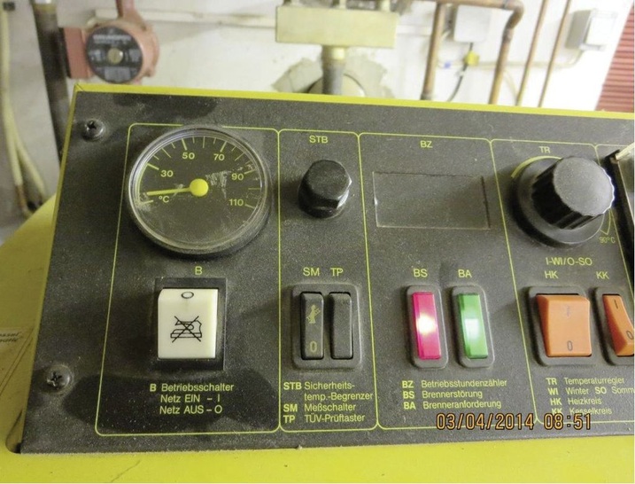 Na, da hat doch jemand noch eine gute Verwendung für den ­ alten Bügelschalter gehabt.